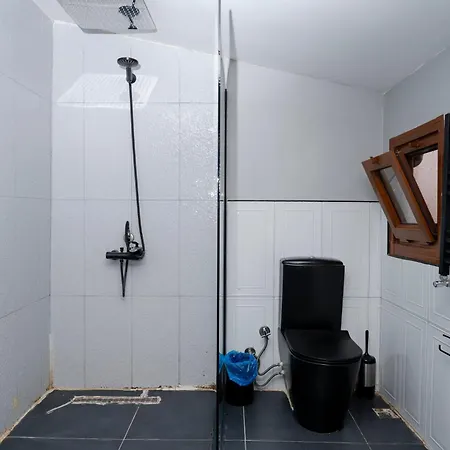 Private House With Terrace - 4 - 2 Bathrooms - Location Apartmán *