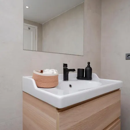Private House With Terrace - 4 - 2 Bathrooms - Location Apartmán *